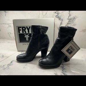 Frye Patty Artisan Zip Bootie size 6.5 black